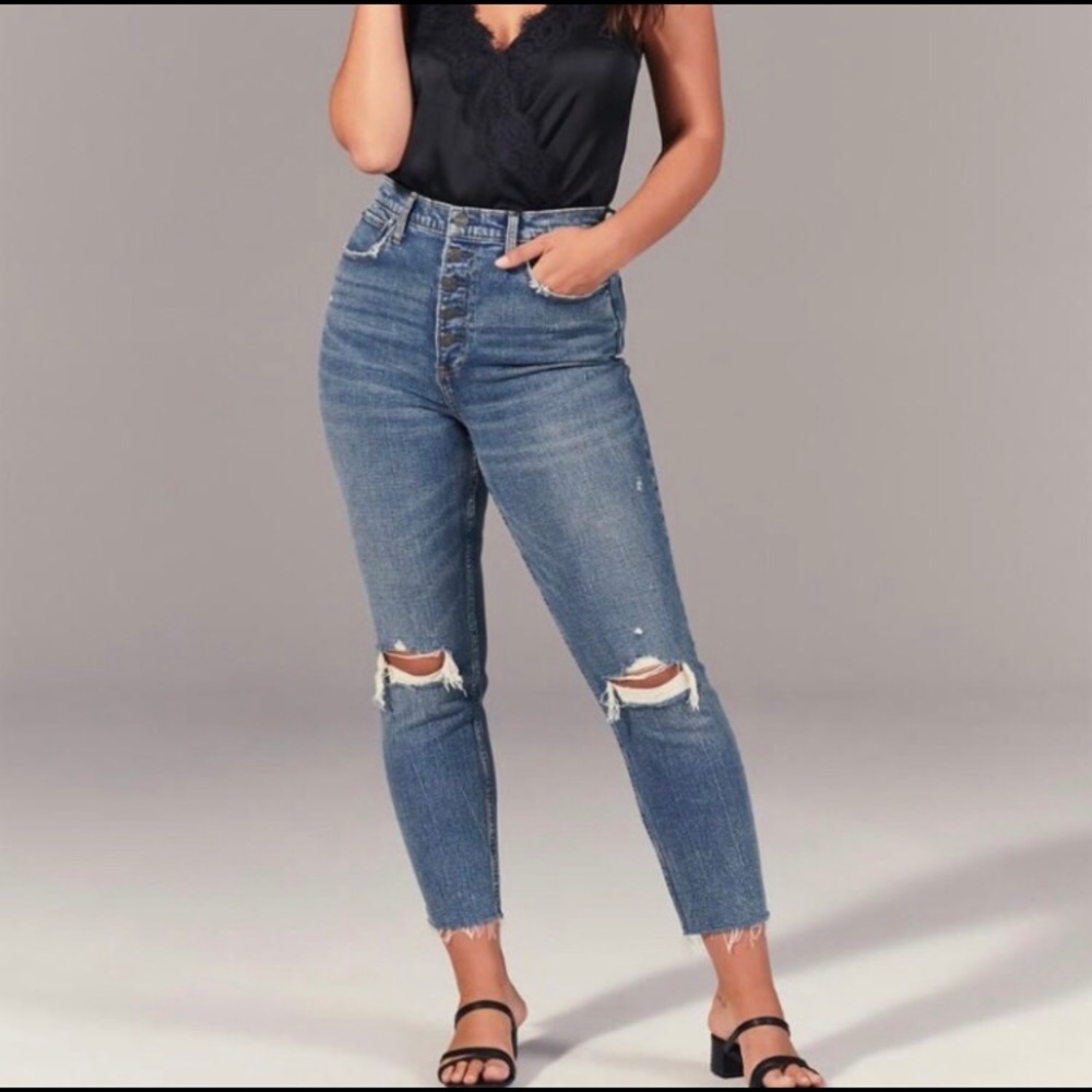 Abercrombie & Fitch Ultra High Rise Mom Jeans